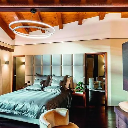 Villa 6br Stunning Chalet With Traditional Feel