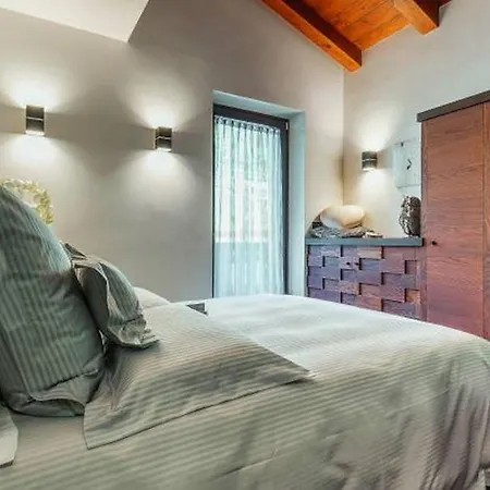 6br Stunning Chalet With Traditional Feel Villa *
